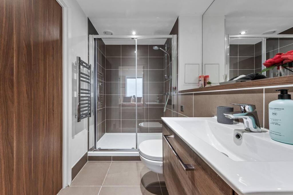New Apartment 20 Mins From Waterloo London Bp36 מראה חיצוני תמונה
