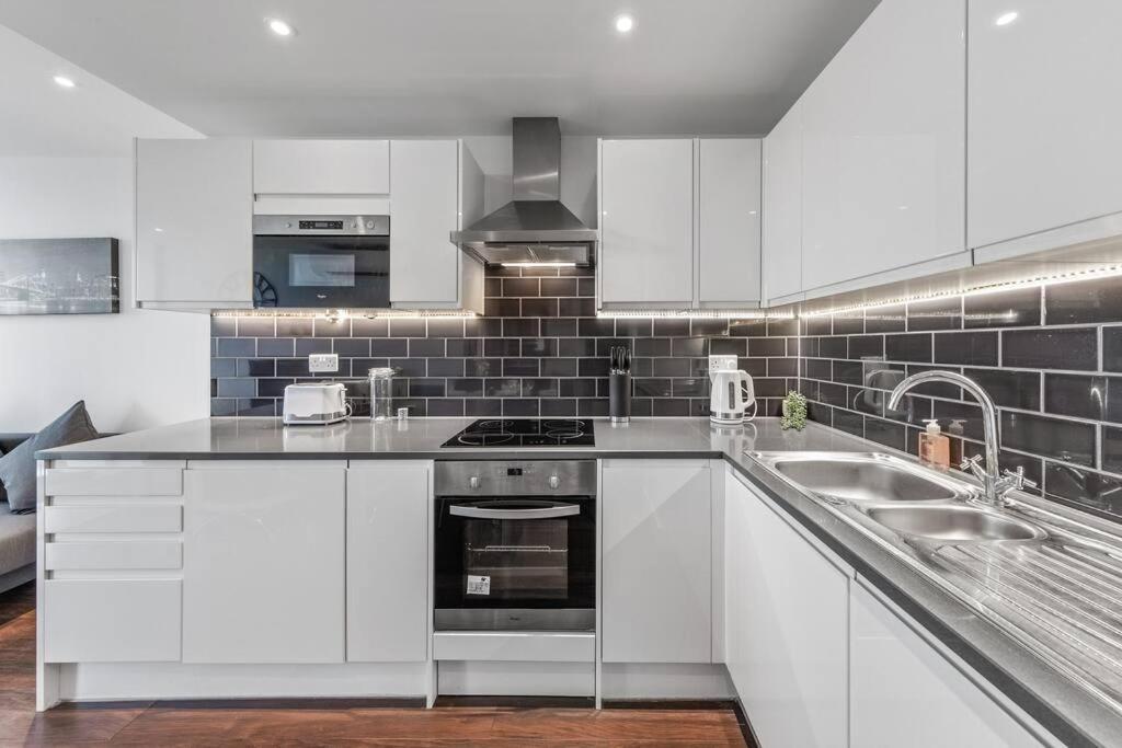 New Apartment 20 Mins From Waterloo London Bp36 מראה חיצוני תמונה